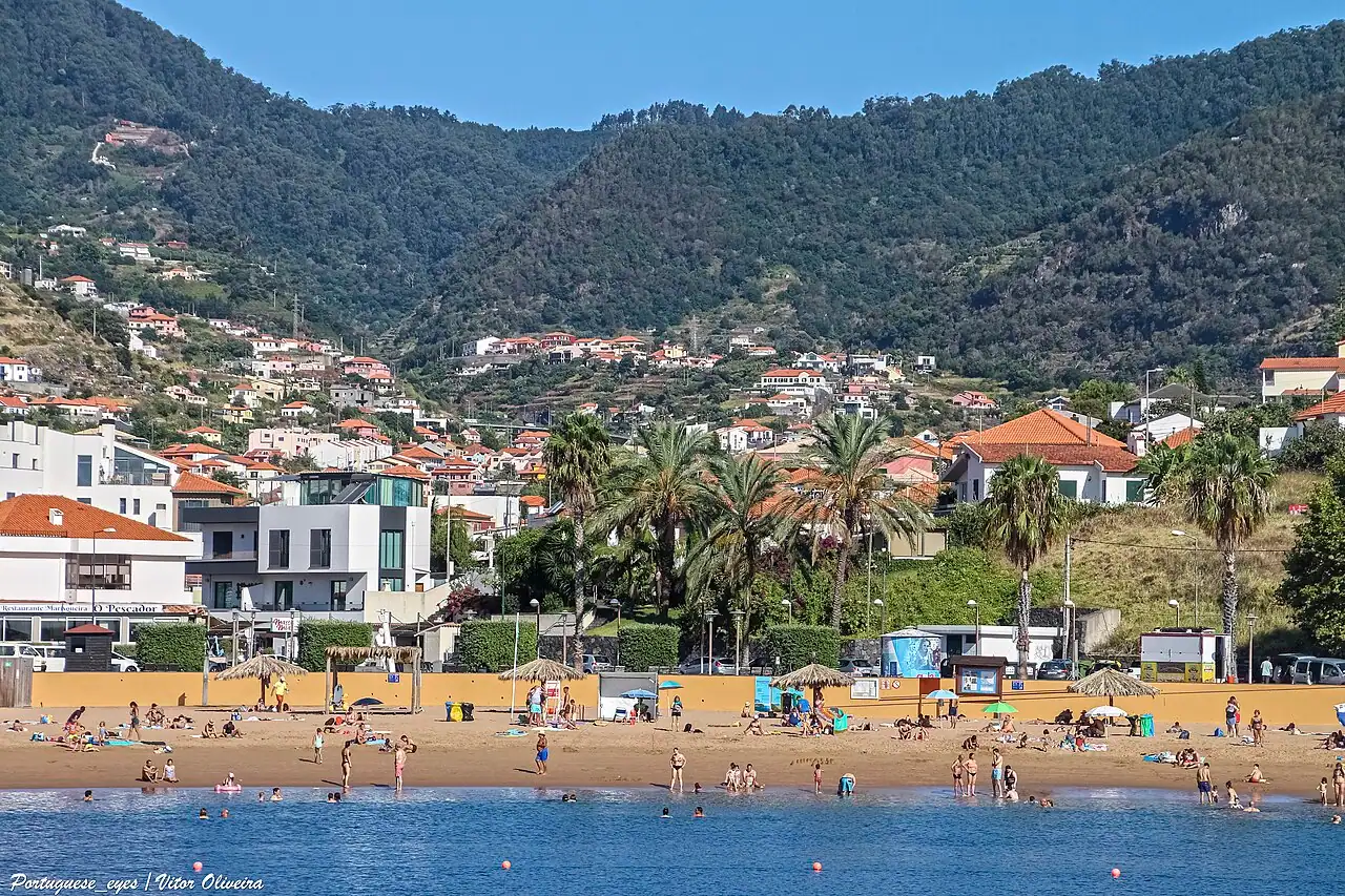Surf schools, camps & board rental in Machico