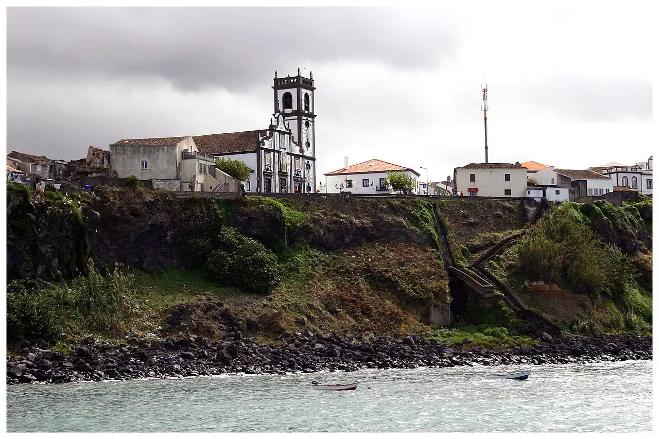 The wave at Rabo de Peixe, Ribeira Grande